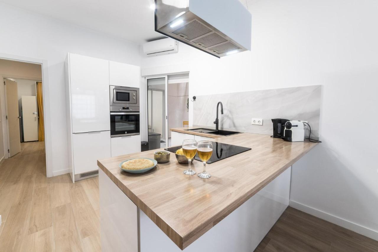 Moonkey - Apto. Albeniz, Con Acogedor Patio Alicante Exteriör bild